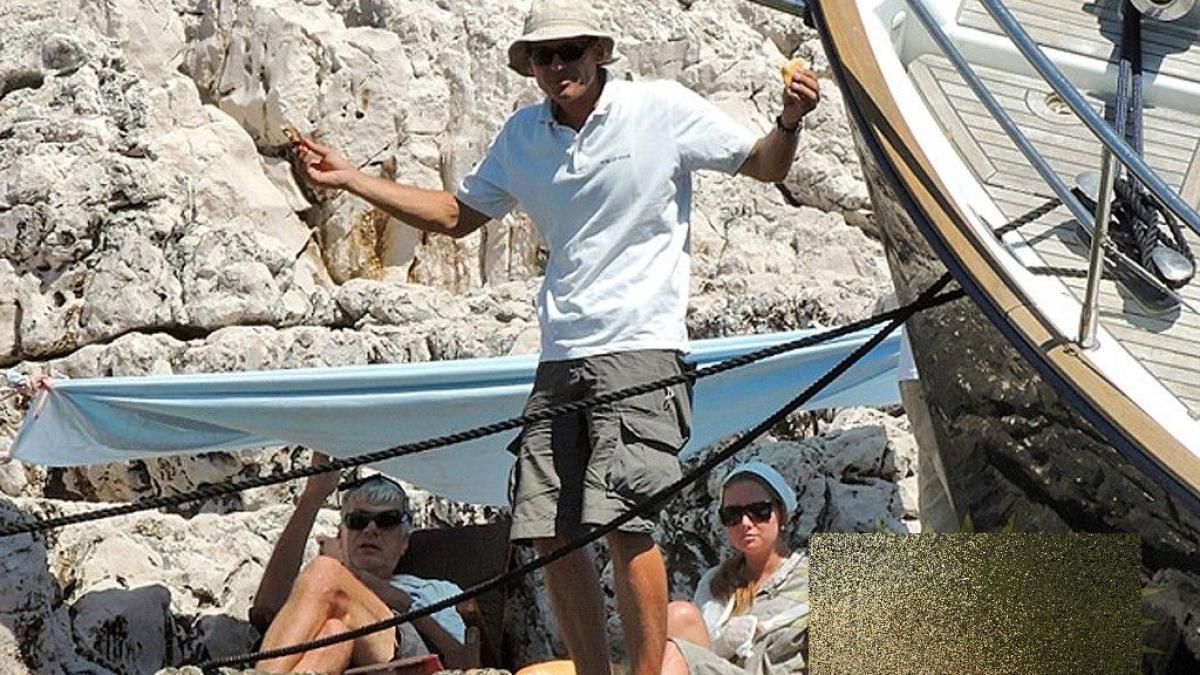 cand portofelul gros nu vine cu minte la pachet ce au patit bogatasii in largul marii a ajuns