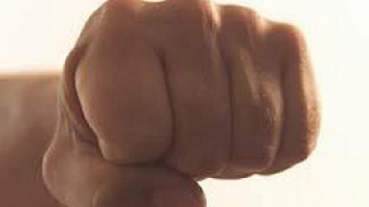 un roman agresat de o alta persoana in locuinta sa din malta este in stare critica la spital