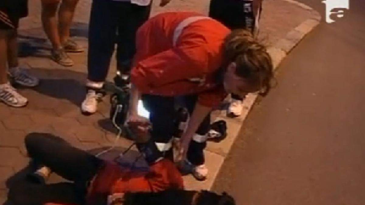 Circ în centrul Devei. O femeie, „aghesmuită“ straşnic, ţipă că medicii încearcă să îi fure câinele