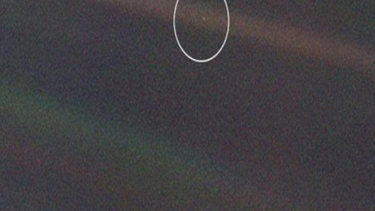 cum se vede terra de la marginea sistemului solar