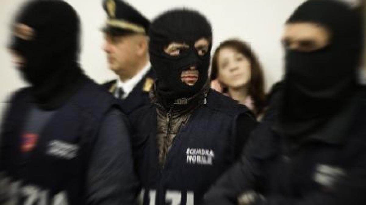 mafiot italian cautat pentru infractiuni economico financiare a fost prins pe aeroportul otopeni