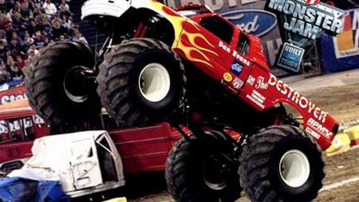 spectacol cu final dramatic monstrul a intrat direct in spectatorii din tribuna