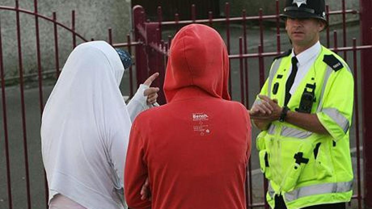 tinerii britanici sunt recrutati sa lupte in razboiul din siria