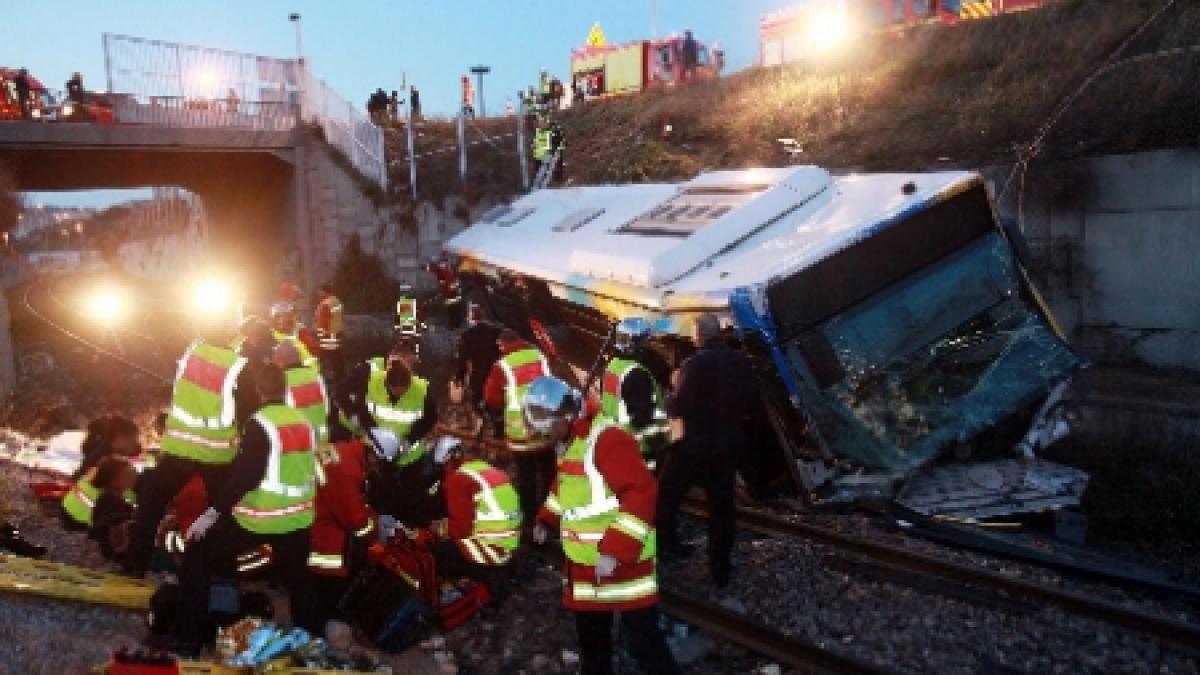 14 romani implicati in accidentul din franta repatriati pana acum trei pleaca miercuri spre romania
