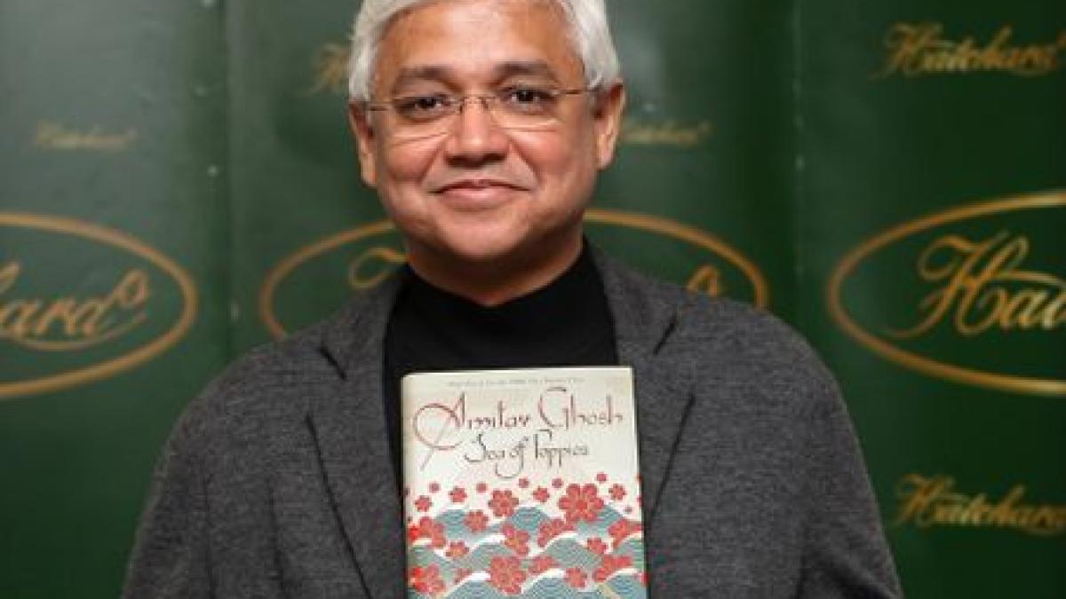celebrul scriitor amitav ghosh si a anulat vizita in romania spunand ca a fost insultat de un