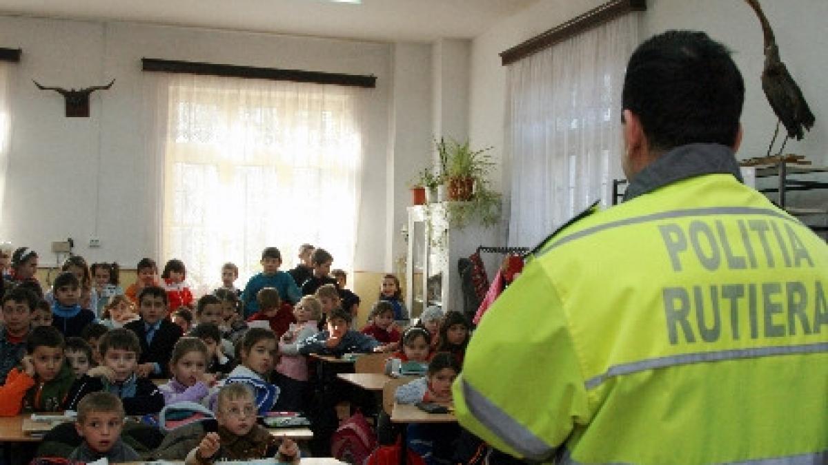 elevii nu vor fi scapati din ochi de catre politisti ce masuri de siguranta s au luat pentru noul