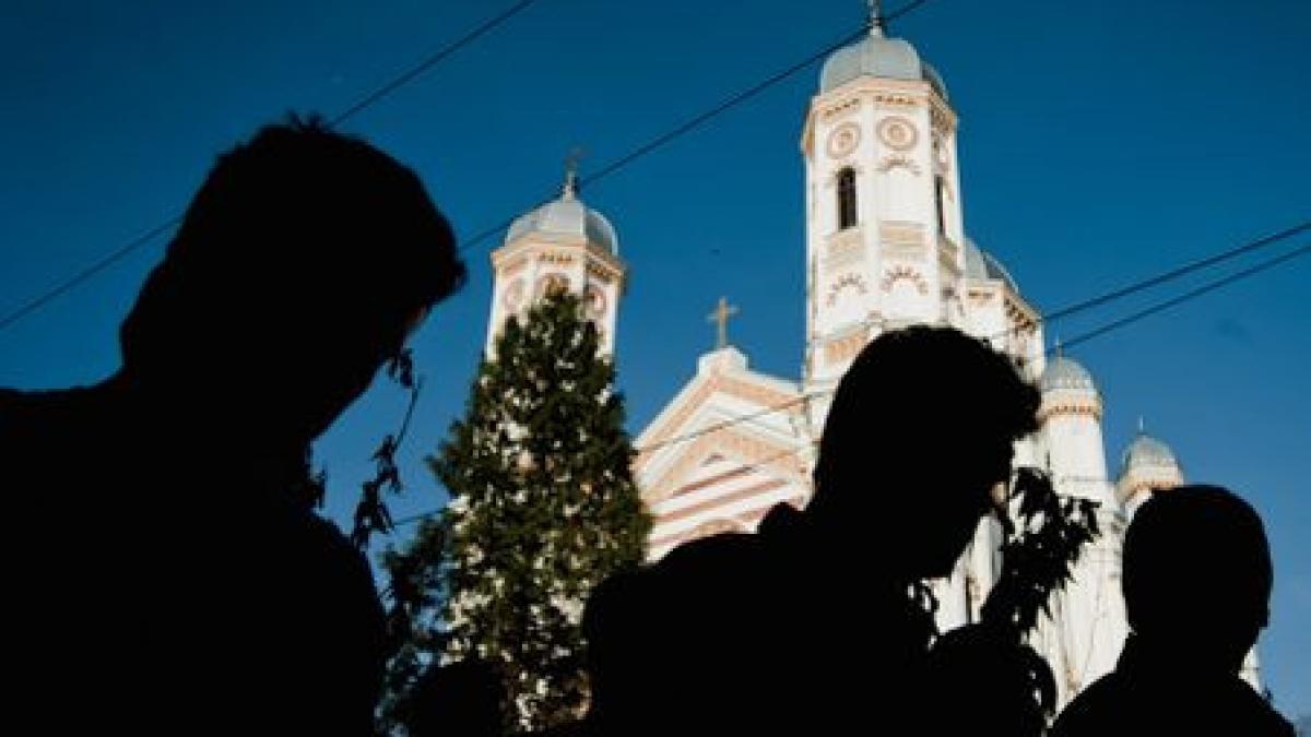 in romania apar sute de biserici anual vezi reactia bisericii dupa materialul filmat cu camera
