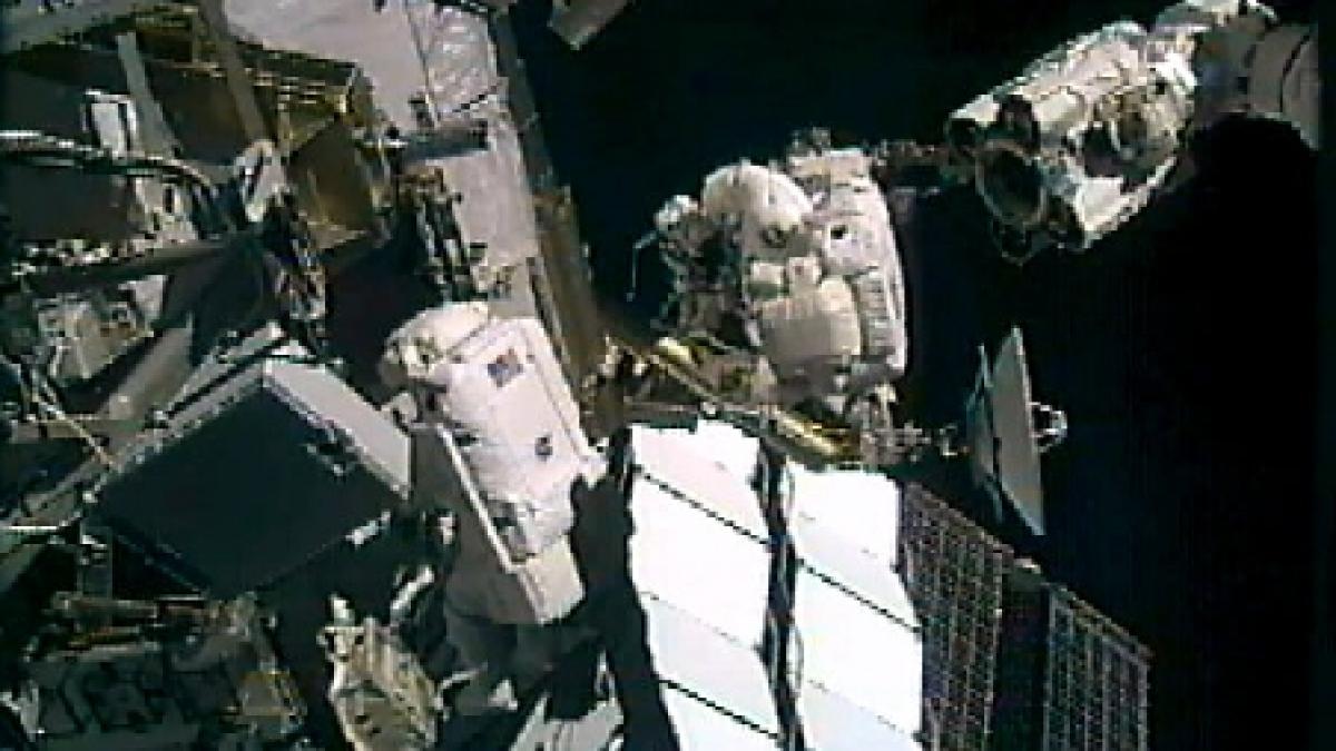 nu ti va veni sa crezi ce unealta au folosit doi astronauti sa repare in spatiul cosmic statia