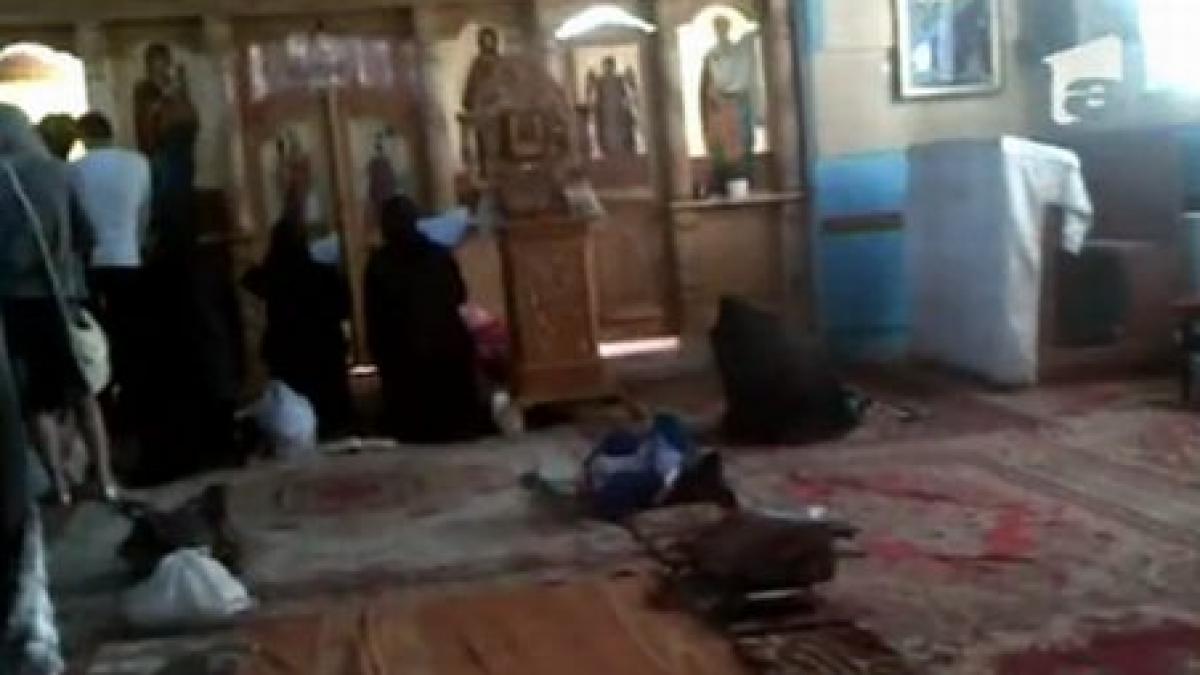 un preot face exorcizari in biserica iar in timpul liber canta muzica populara