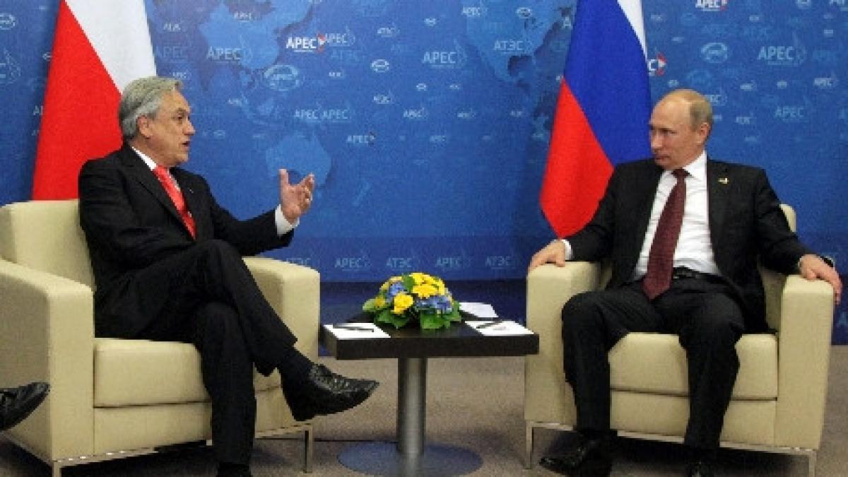 vladimir putin surprins la un summit al tarilor din asia pacific intr o ipostaza neobisnuita