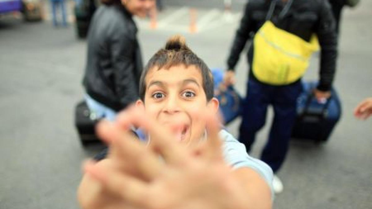 hollande trimite doi ministri francezi in romania pentru a aborda problema romilor la sursa