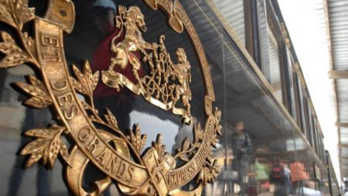 orient express vandalizat in romania trenul a plecat din sighisoara cu trei geamuri sparte