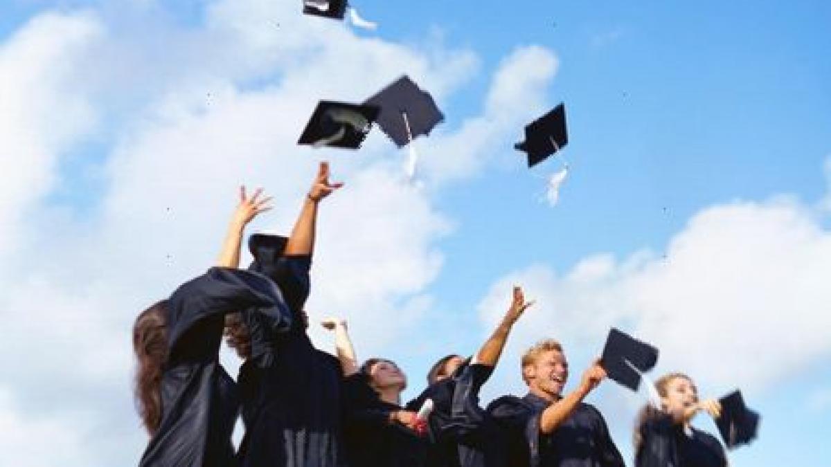 munca la negru cu studii universitare paradoxul de pe piata muncii din romania