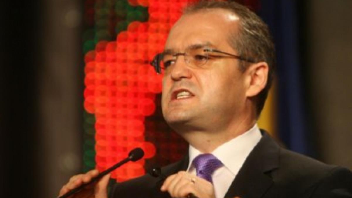 cum si a batut joc emil boc de o tara intreaga in timp ce populatia murea de foame