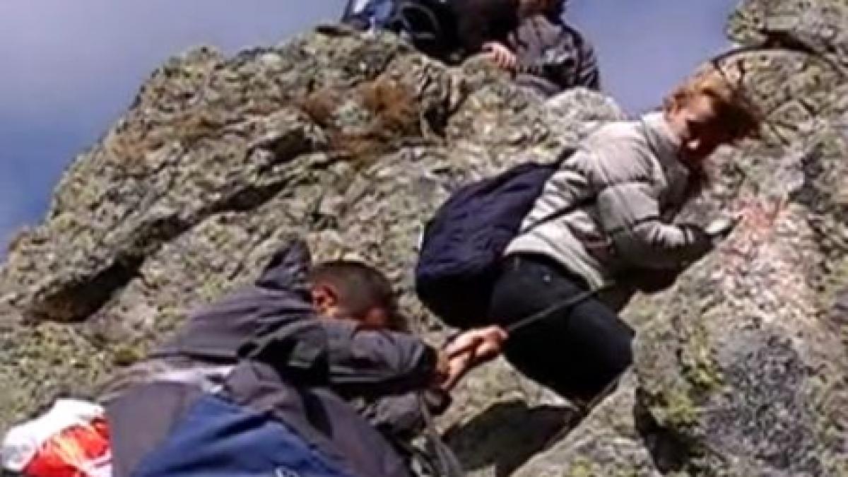 doi pacienti cu boli auto imune au dat o lectie de ambitie tinerii au urcat pe masivul moldoveanu