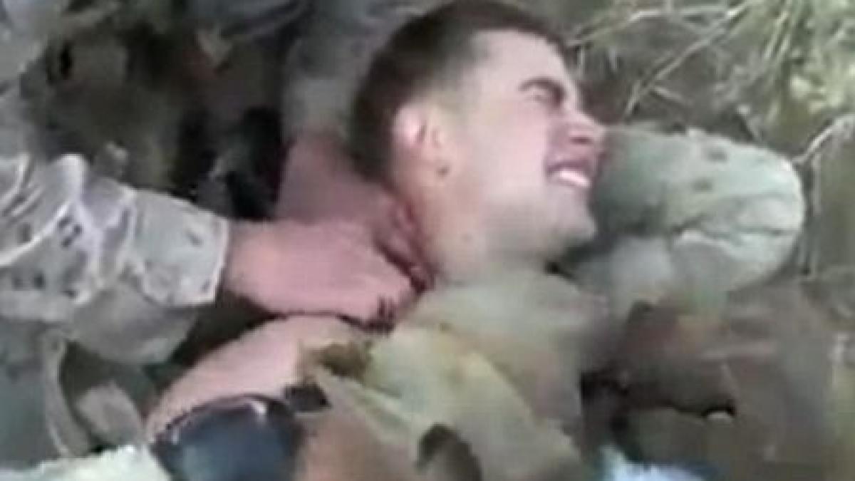 imagini socante agonia unui militar din afganistan impuscat in gat