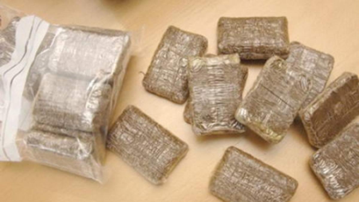 o minora de 16 ani arestata pentru comercializare de droguri risca sa faca 7 ani de puscarie