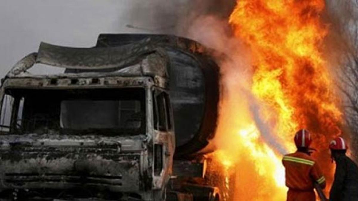 50 de persoane au murit in afganistan dupa ce un autobuz s a ciocnit cu o cisterna