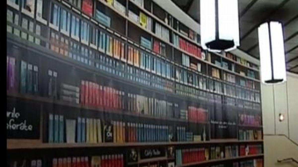 bunul simt a parasit romania mini biblioteca de la metrou a fost furata desi cartile erau legate cu