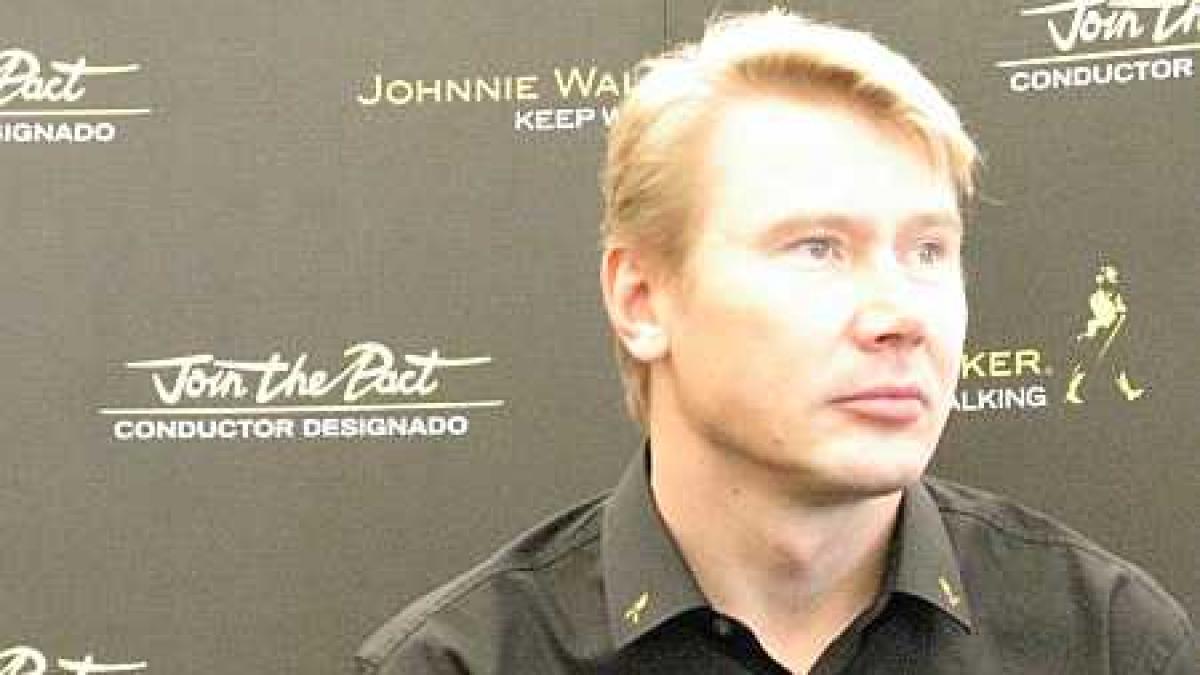 johnnie walker prelungeste colaborarea cu mika hakkinen ca ambasador pentru promovarea consumului