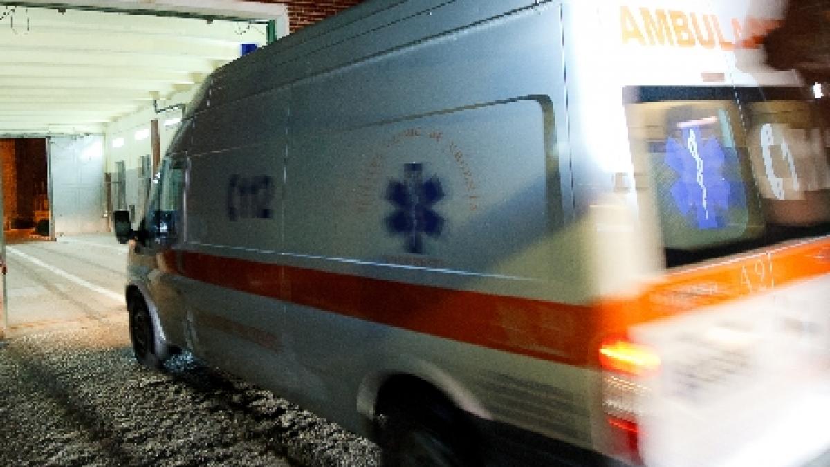 vaslui doua fetite de 9 si 13 ani au ajuns la spital in stare grava dupa ce au intrat cu mopedul