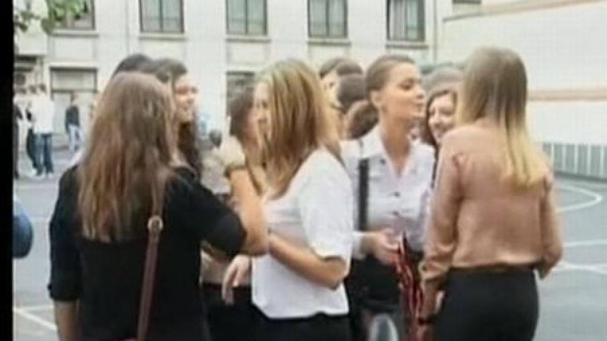 fite in prima zi de scoala liceenii au studiat in vacanta cataloagele de toamna iarna