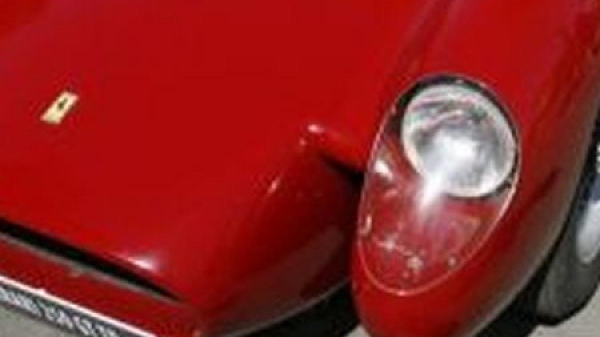 sunt rosii sunt focoase si toata lumea le vrea sase kilometri de lux si performanta recordul