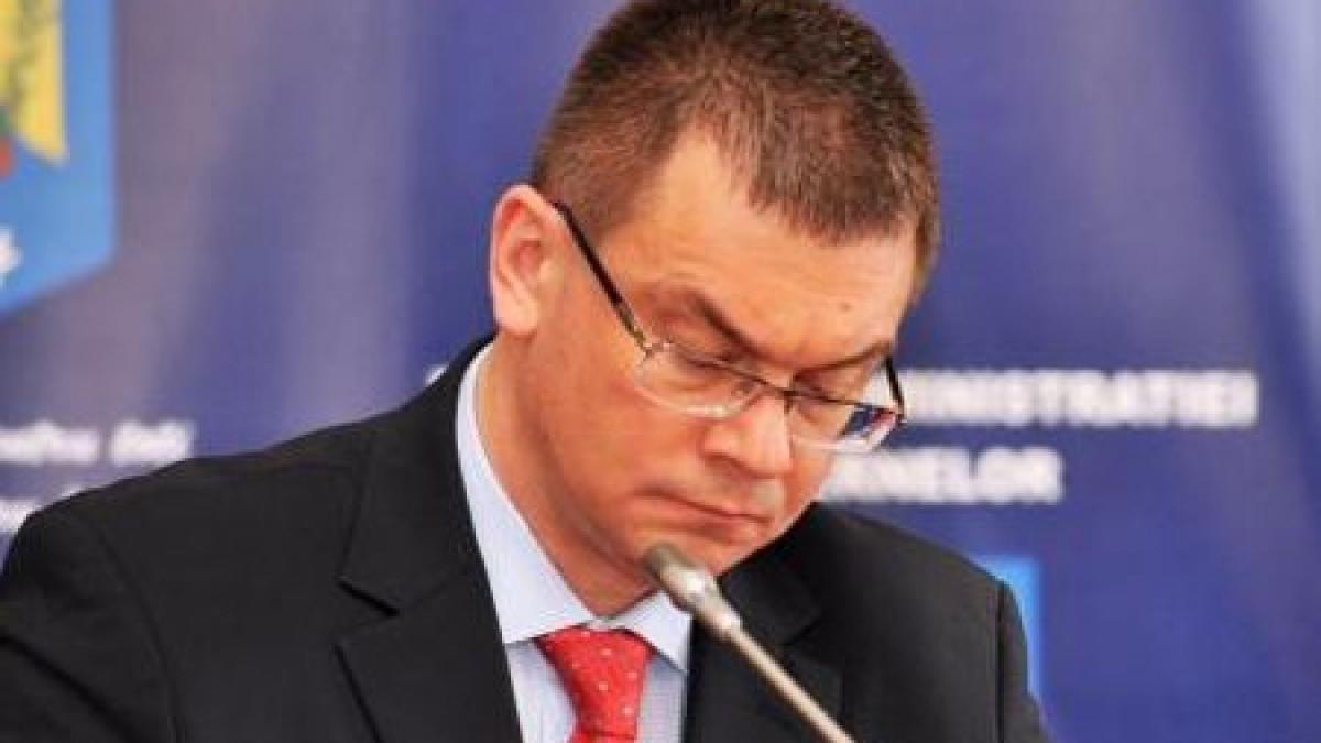 s a parfumat pe banii statului dar nu da explicatii ungureanu despre cumparaturile din banii publici