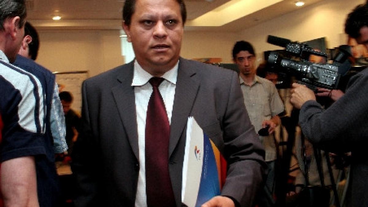 nicolau tvr da afara 1 000 de angajati pe criterii nestiute de nimeni nu vor pleca amantele sotiile