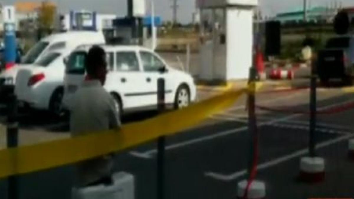 masina avariata de un glont in parcarea unui supermarket din capitala