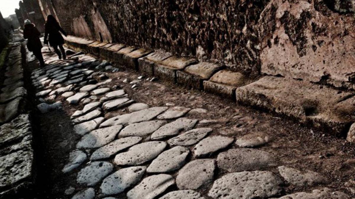 intalnire cu mafia alternativa la turismul traditional din napoli