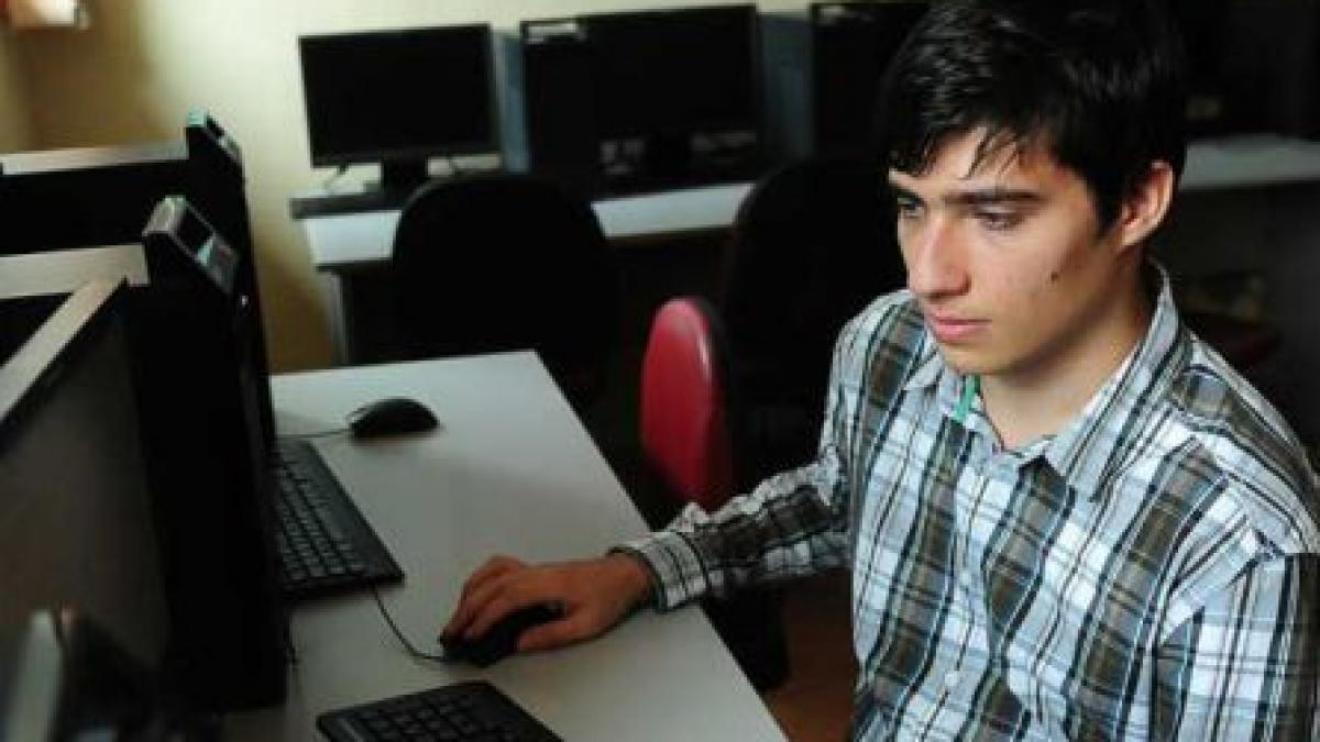 romanul de 18 ani care face cinste tarii noastre este un geniu al informaticii