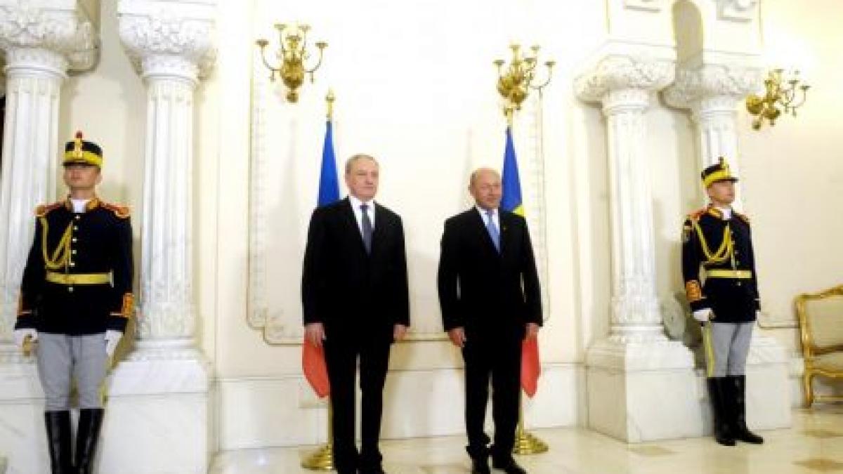 vocea rusiei basescu vrea sa reanexeze r moldova prin acordarea de pasapoarte romanesti moldovenilor