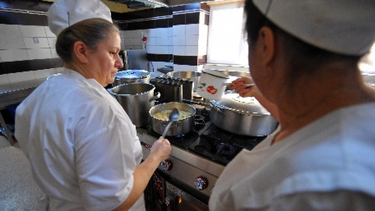 alimente expirate la cantina de ajutor social din galati autoritatile au declansat o ancheta