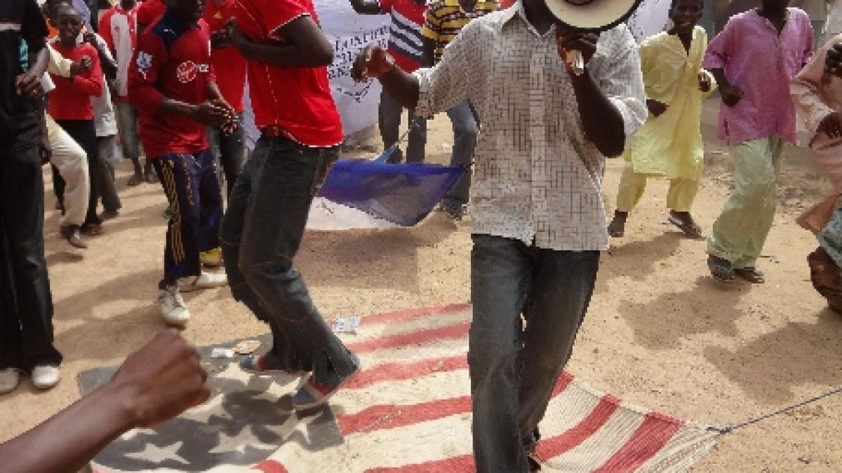 nigeria zeci de mii de persoane au manifestat sambata impotriva filmului antiislam produs in sua