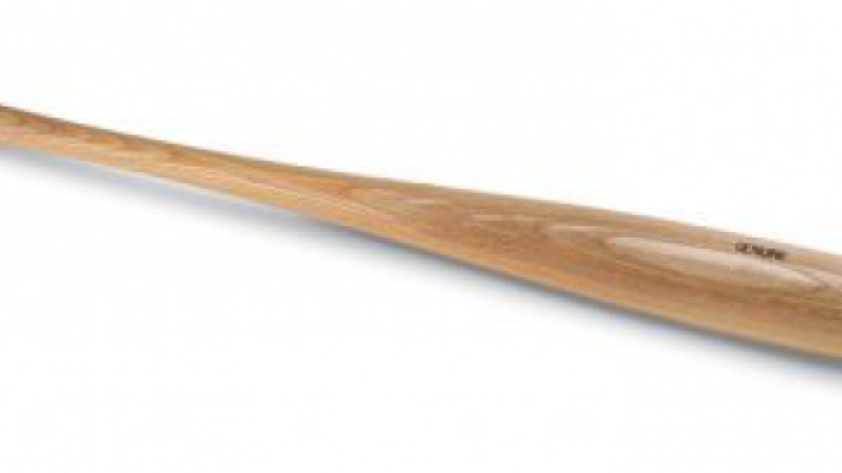 un batran a fost batut in fata catedralei din medias