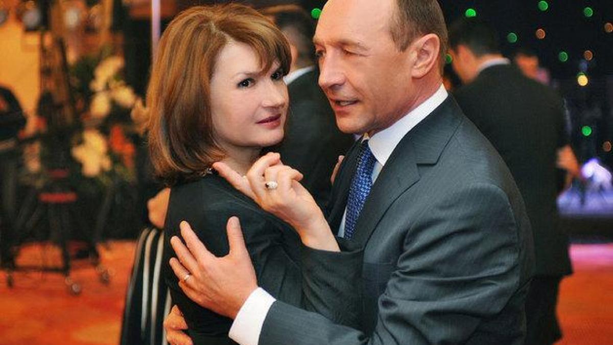 traian basescu a jucat la nunta fiicei lui ariton greii din pdl au fost prezenti la evenimentul de