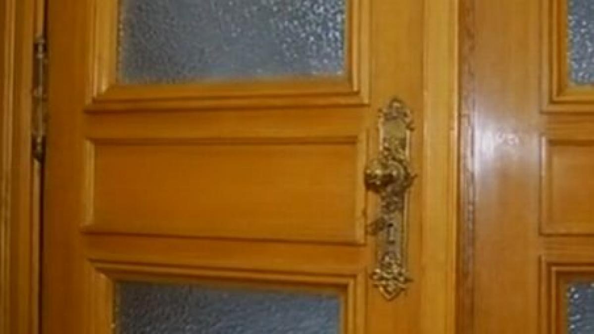 atentie se fura clantele din parlamentul romaniei