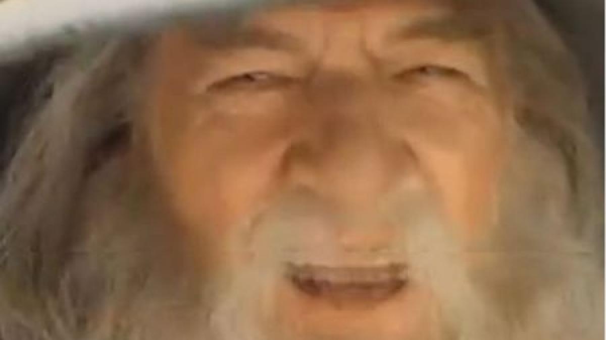 obsesie absurda pe youtube video a devenit viral dar cine s ar uita la asa ceva