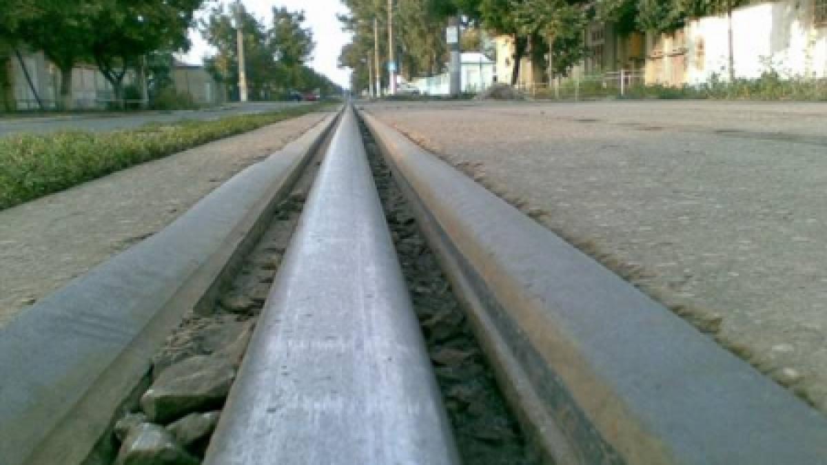 sinele de tramvei sunt pericol public cel putin 30 din calea de rulare a tramvaielor este distrusa