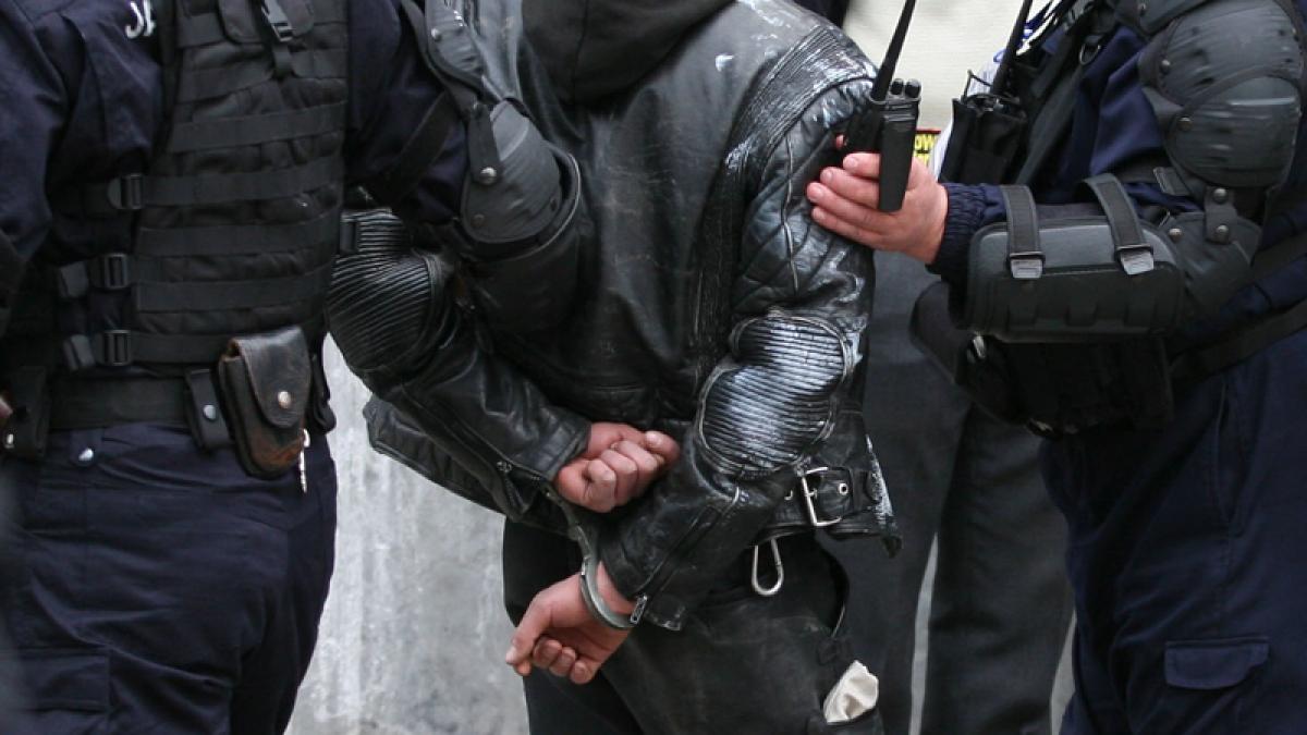 declaratie socanta in fata sediului dna e cel mai cautat om din romania iar prietenul lui spune ca