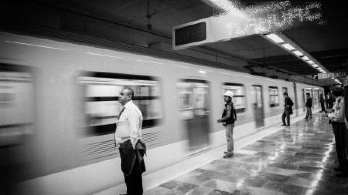 doua metrouri s au ciocnit in milano zeci de oameni au fost raniti trei dintre ei sunt in stare