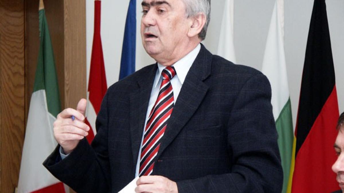 primarul orasului targu jiu in stare grava la spital dupa ce i s a facut rau la volan si a intrat