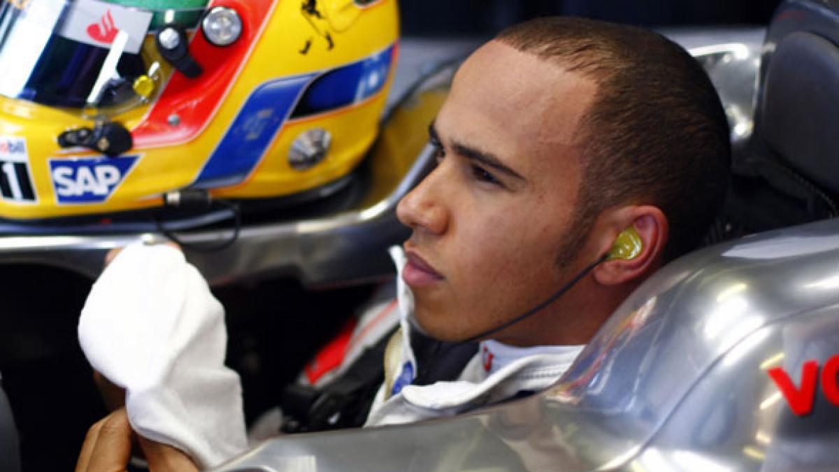 schimbare la mercedes lewis hamilton preia volanul de la schumacher