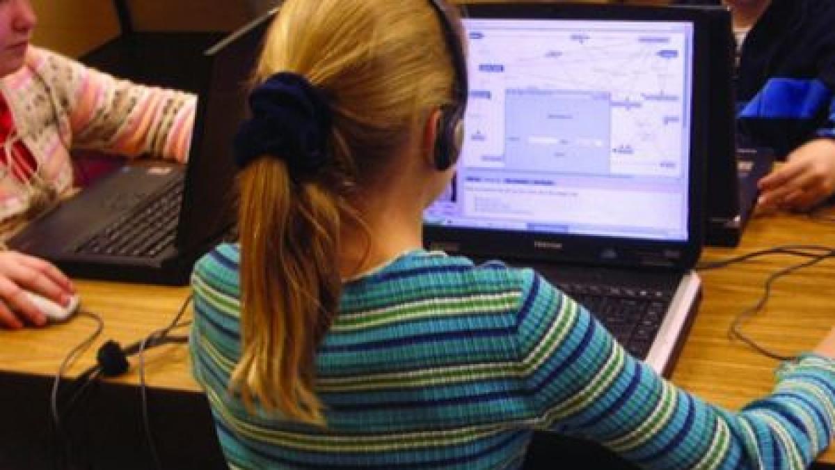 cu ei ne mandrim trei medalii de aur si una de bronz la olimpiada internationala de informatica de