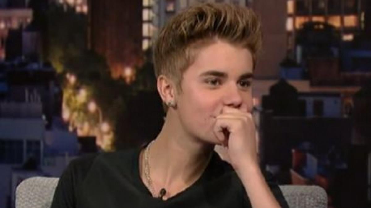 cel mai rusinos moment pentru justin bieber chiar in mijlocul concertului