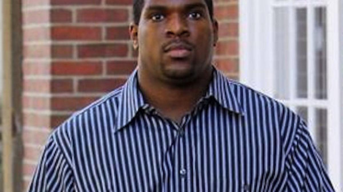 n o sa iti vina sa crezi cine l a batut mar pe acest barbat el are 100 de kg dar a fost facut k o