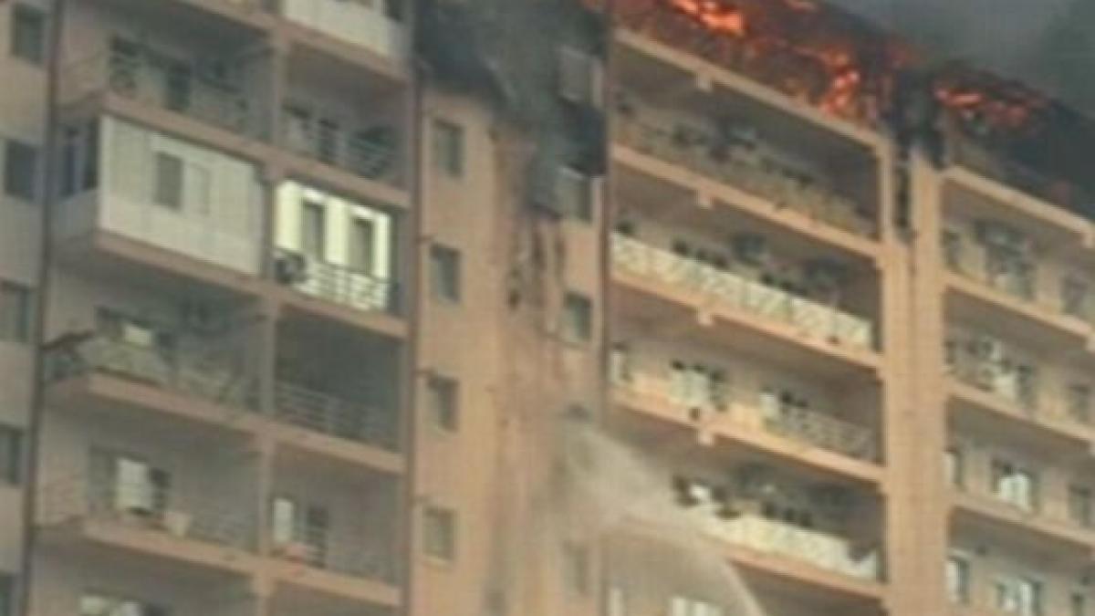 bilantul incendiului din popesti leordeni sute de persoane evacuate 3 pompieri raniti si tone de