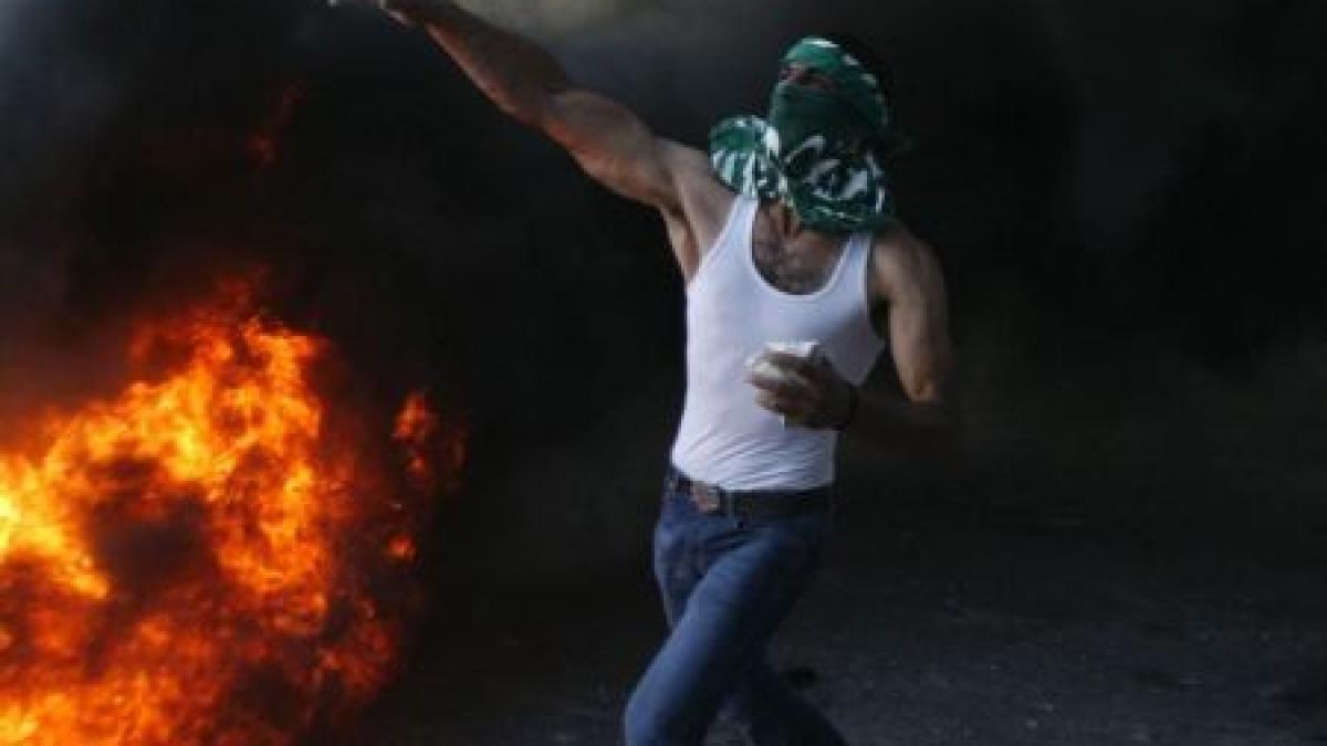 bataie cu pietre si cocktailuri molotov la o inmormantare din bahrain