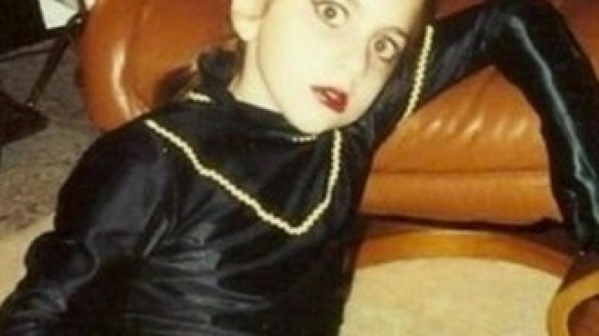 ghiceste vedeta cine crezi ca e pustoaica din fotografie